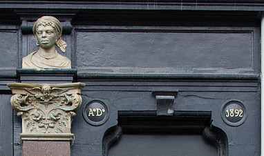Herengracht 441, detail boven deur aan de Herengracht