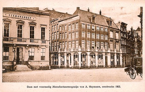 Het manufactuurmagazijn van A. Heymann van rond 1865 aan de Dam, Amsterdam
