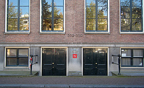 Herengracht 550 en 552, de ingang voor de huizen.