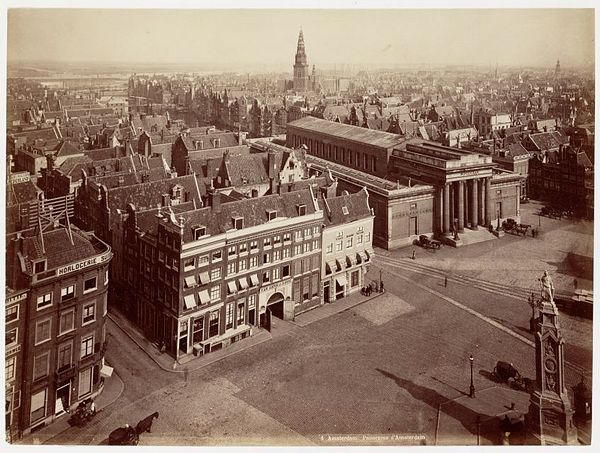 Dam 2 - 6 met de Beurs van Zocher, de noordzijde van de Dam
