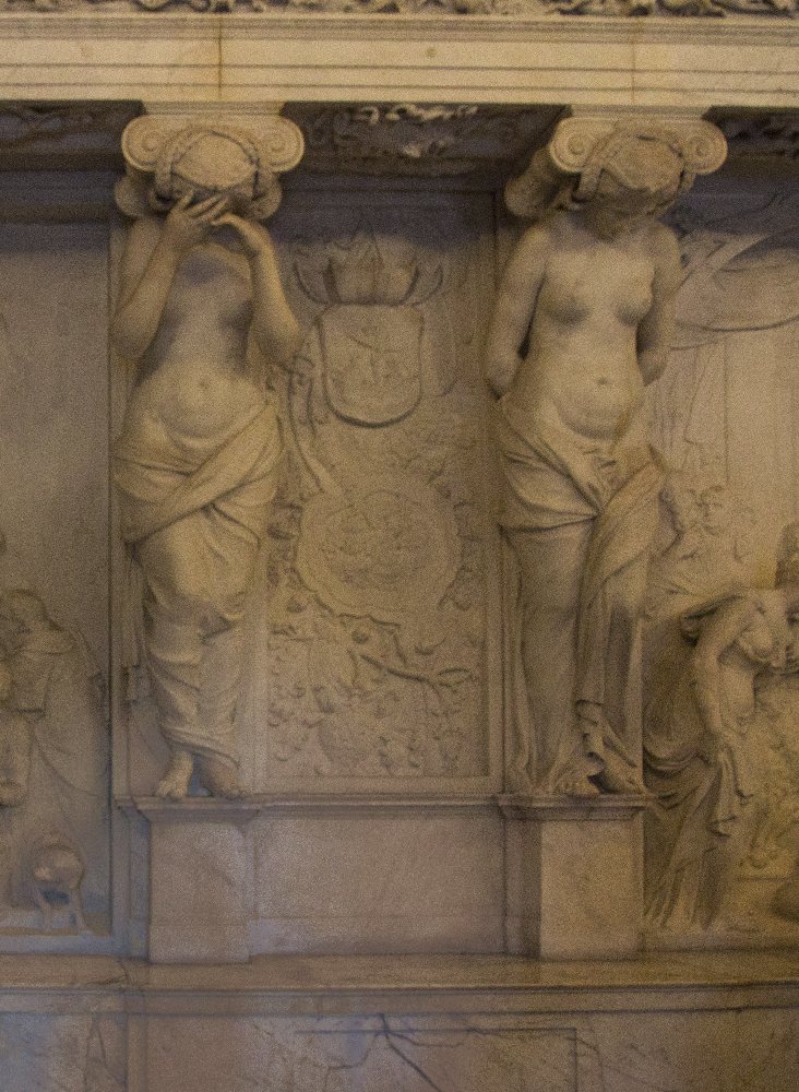 Foto achterwand van de vierschaar in het paleis op de Dam