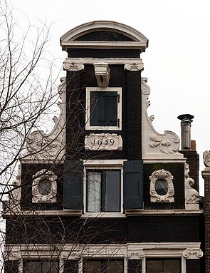 Herengracht 59 Verhoogde Halsgevel