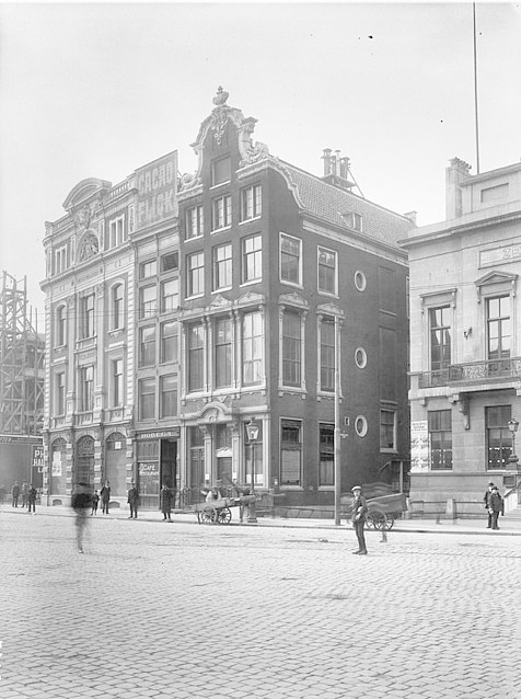 Dam Amsterdam, oude bebouwing op plaats van huidige Peek en Cloppenburg gebouw