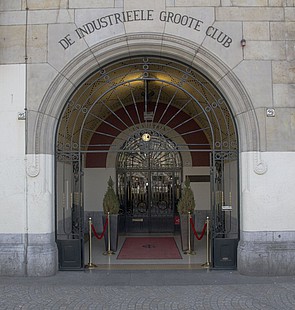 Dam 27 - 39 Ingang Koninklijke Industrieele Groote Club